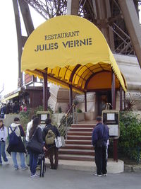RestaurantJulesVerneParis.jpg